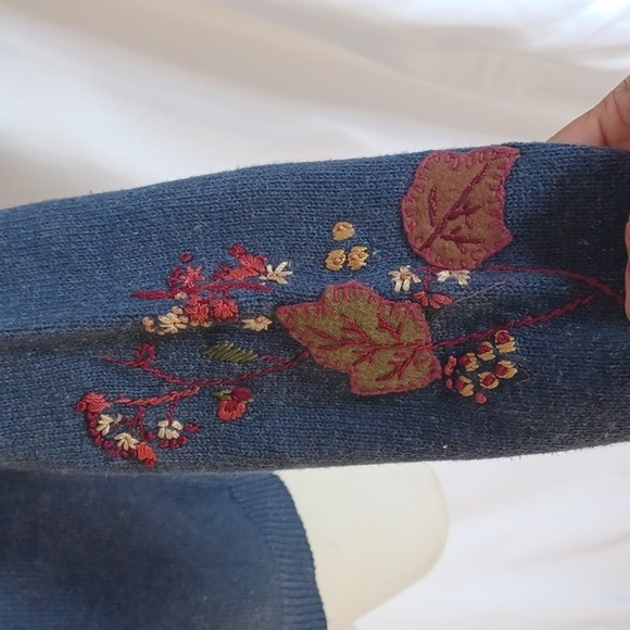 Tiara Autumn Leaf cardigan size PM, 20" PTP, 22" L - Picture 3 of 7